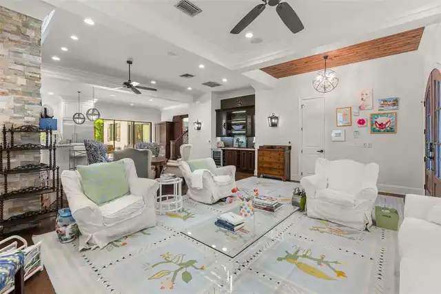 Listing Photo 8
