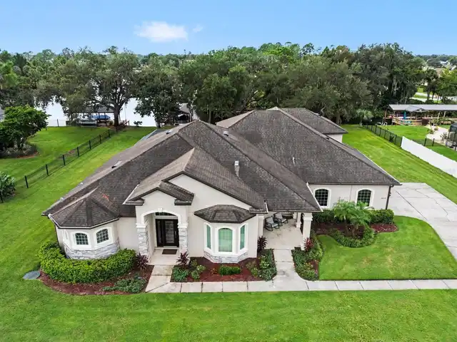 Tavares Real Estate
