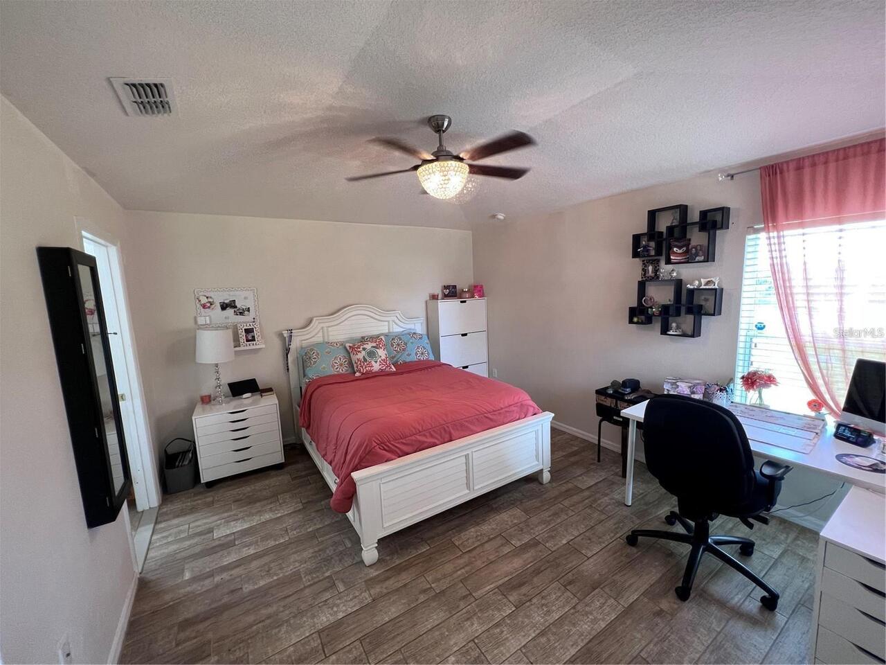 Listing Photo 9