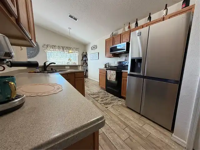 Listing Photo 8