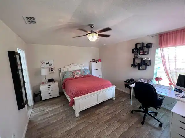 Listing Photo 9