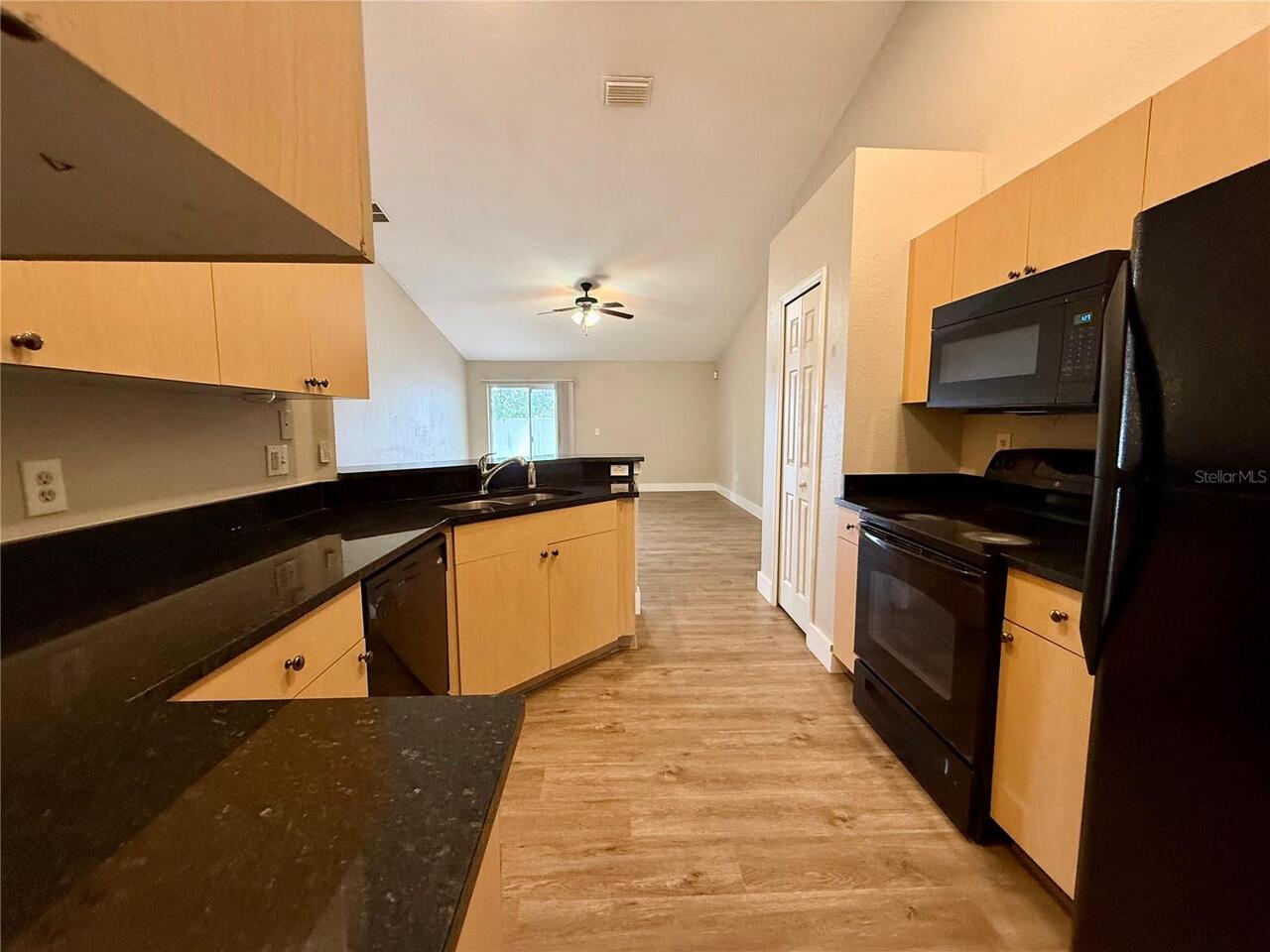 Listing Photo 12