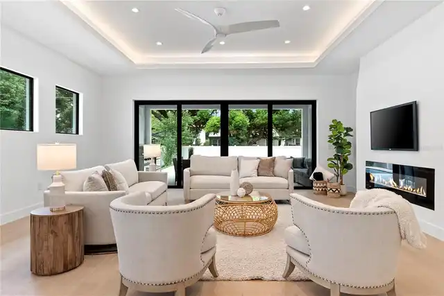 Listing Photo 8