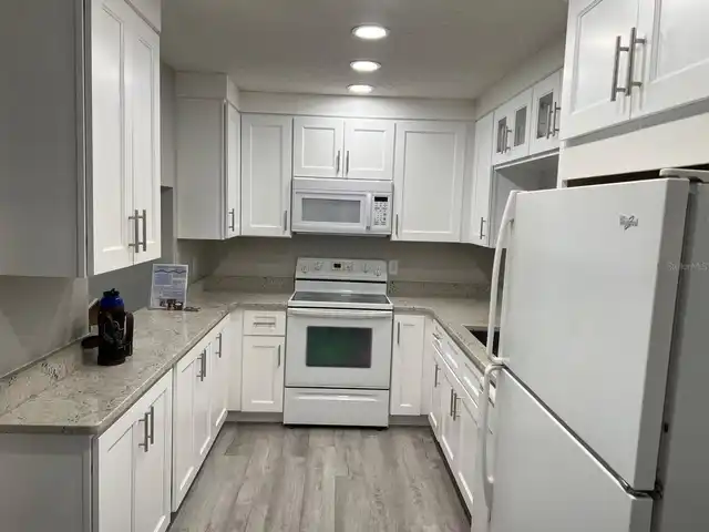 Listing Photo 14