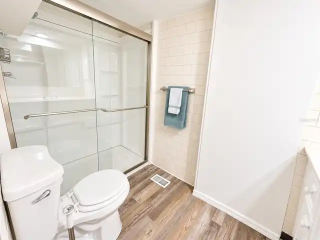 Listing Photo 9