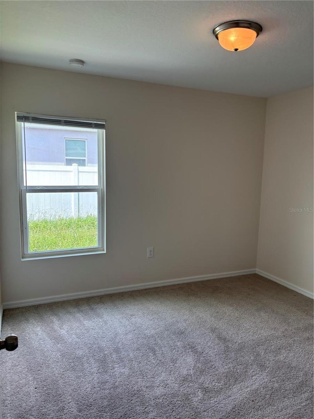 Listing Photo 12
