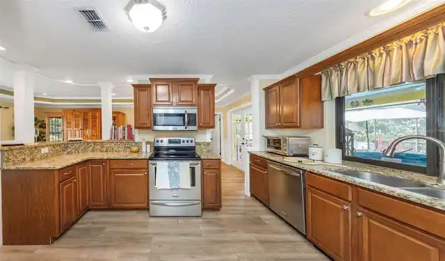 Listing Photo 14