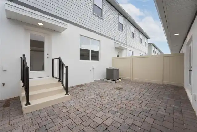 Listing Photo 11