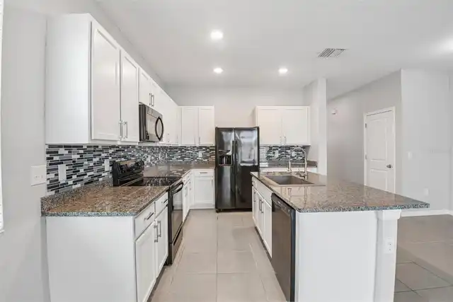 Listing Photo 8