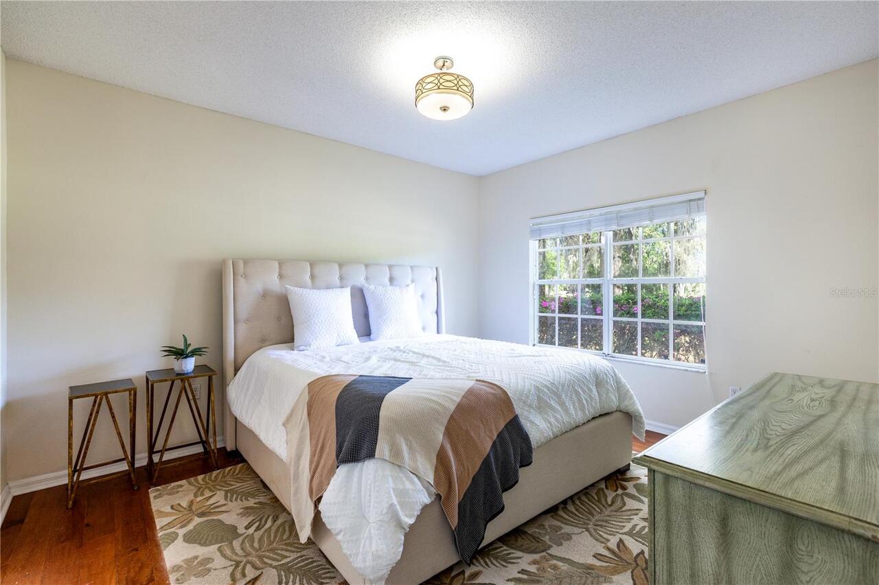 Listing Photo 12