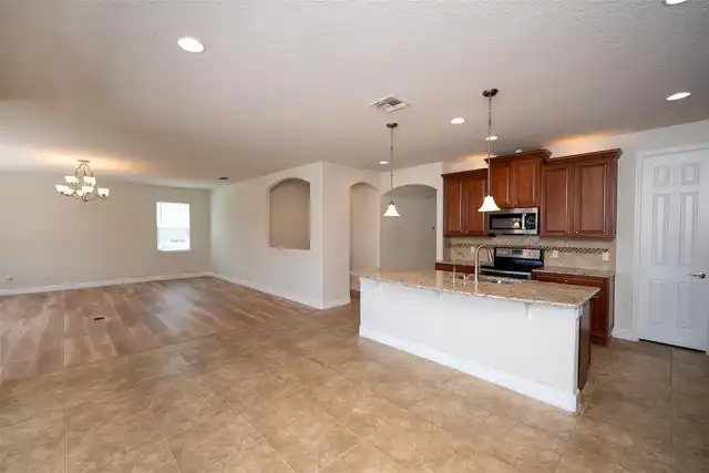 Listing Photo 14
