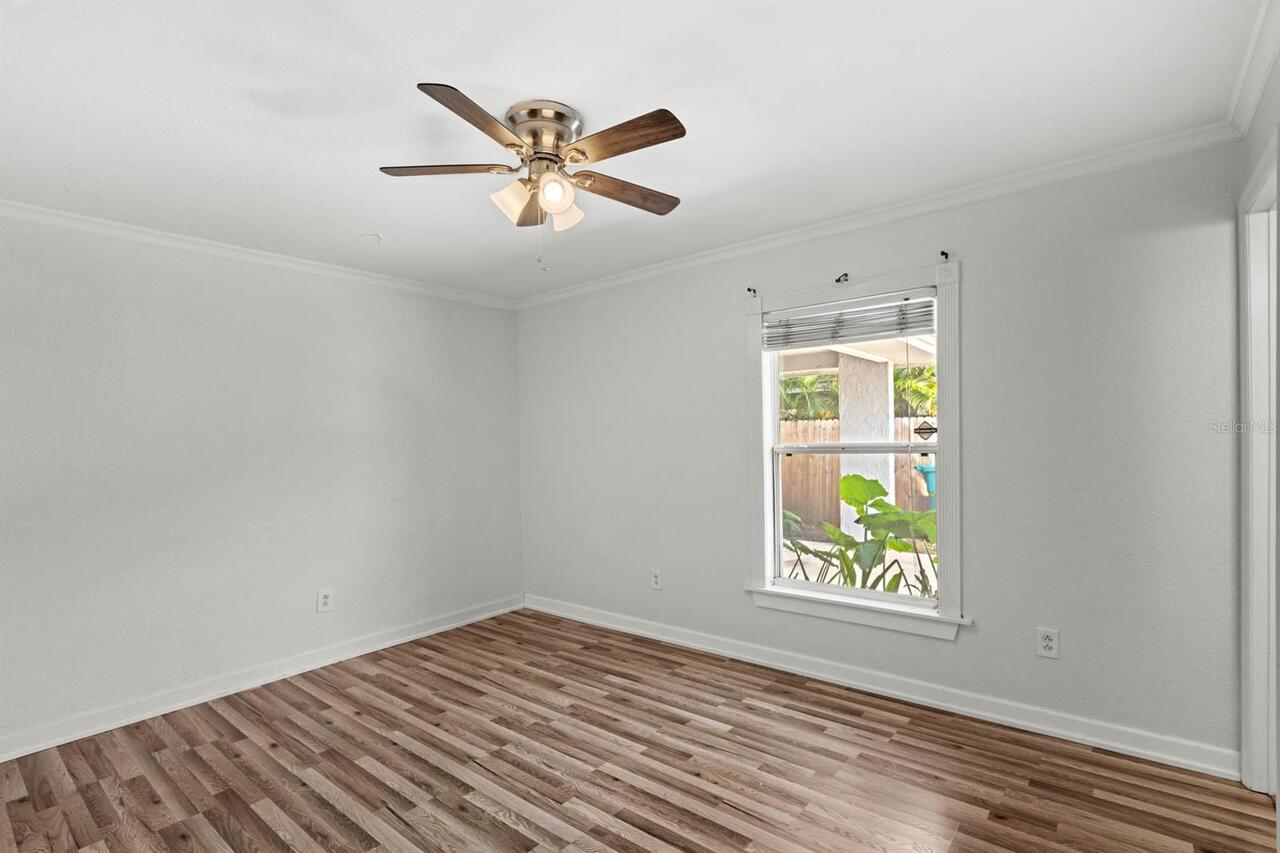 Listing Photo 14