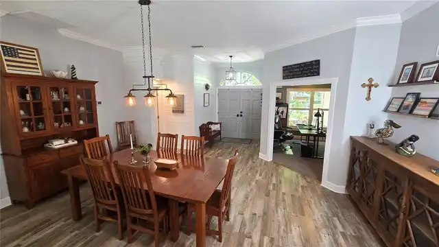 Listing Photo 11