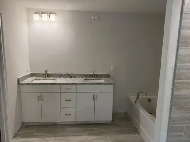 Listing Photo 9