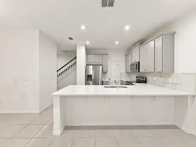 Listing Photo 7