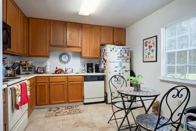 Listing Photo 6