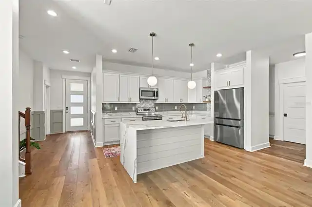 Listing Photo 11