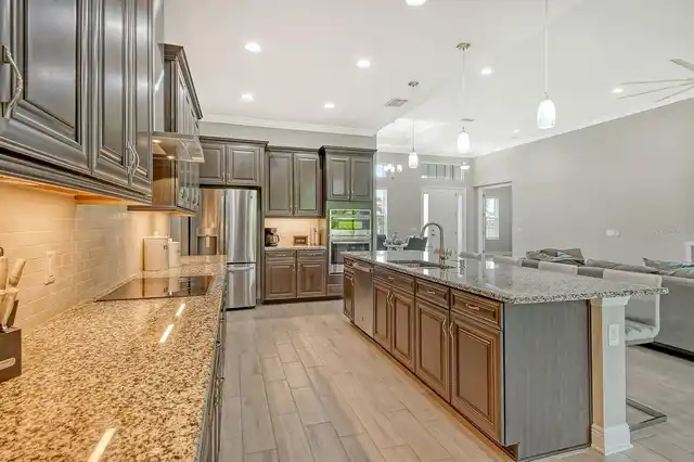 Listing Photo 8