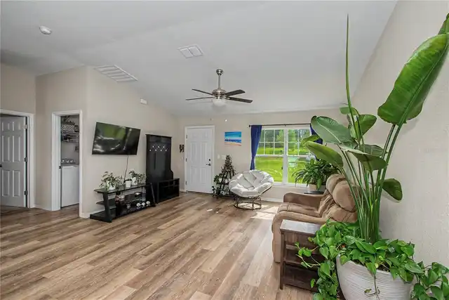 Listing Photo 12