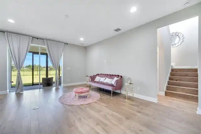 Listing Photo 14