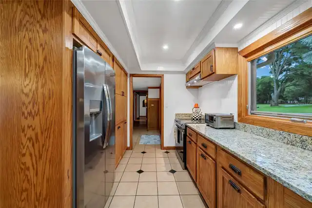 Listing Photo 10