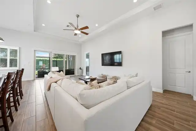 Listing Photo 11