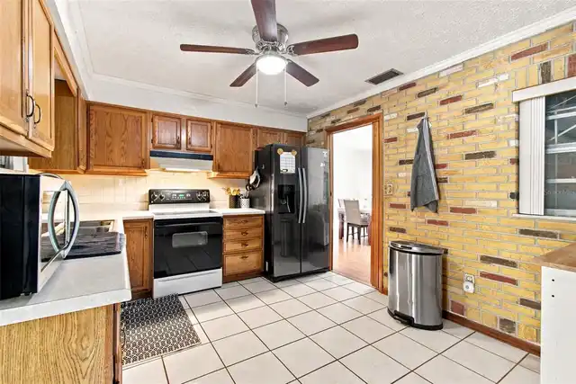 Listing Photo 9