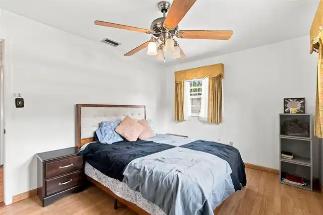 Listing Photo 12