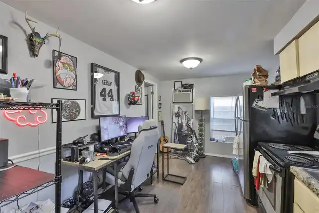Listing Photo 8