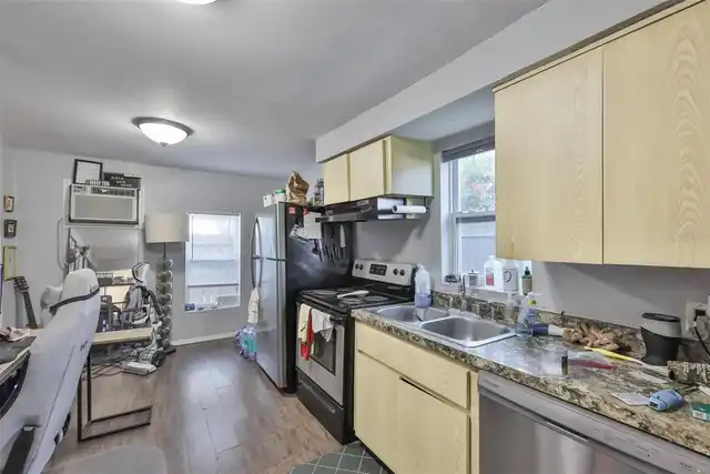 Listing Photo 9