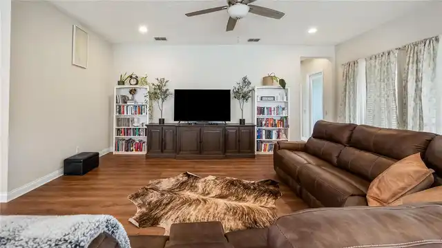 Listing Photo 16