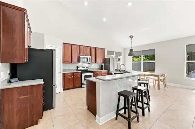 Listing Photo 9