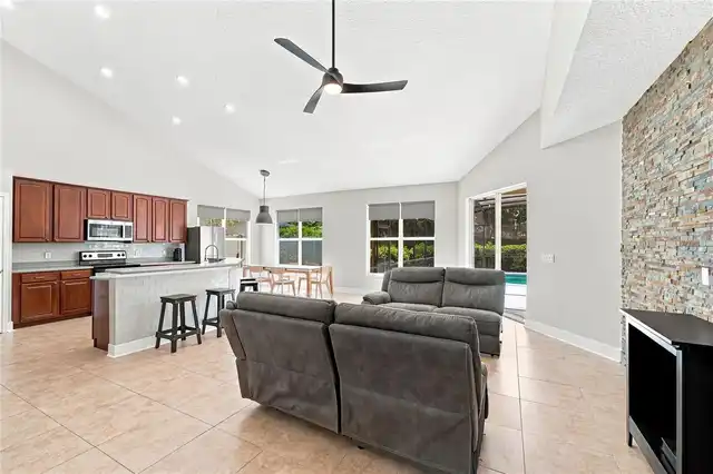 Listing Photo 14