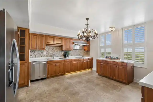Listing Photo 16