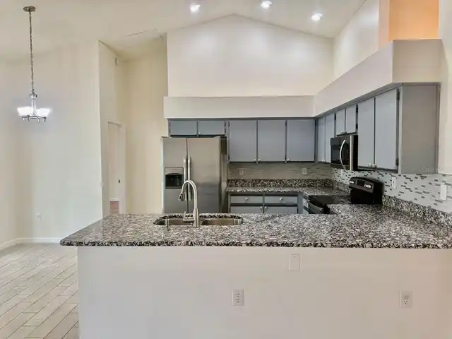 Listing Photo 9