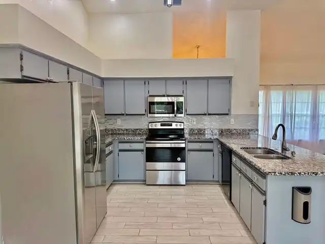 Listing Photo 10