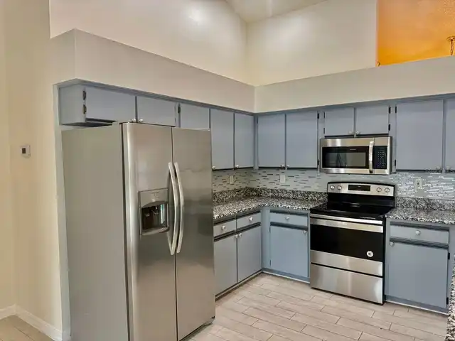 Listing Photo 11
