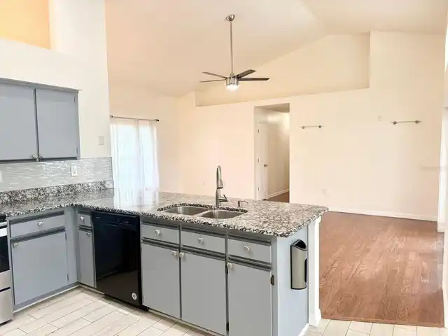 Listing Photo 12