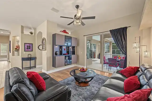 Listing Photo 10