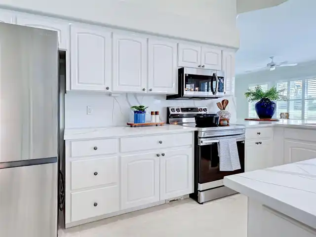 Listing Photo 10