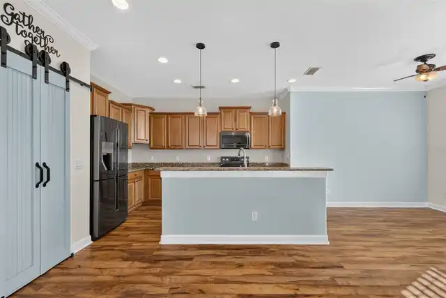 Listing Photo 12