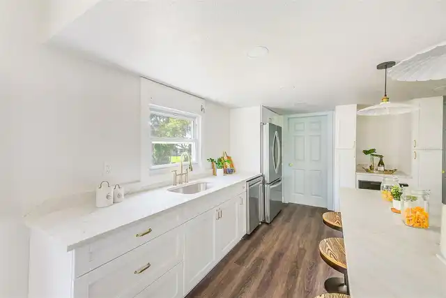 Listing Photo 11