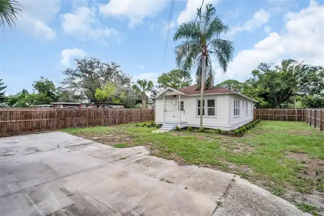 Listing Photo 12