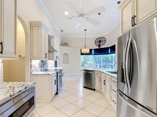 Listing Photo 10