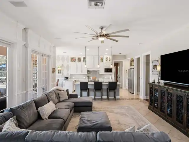 Listing Photo 8