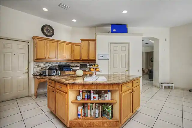Listing Photo 10