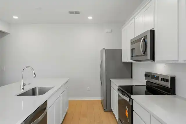 Listing Photo 10