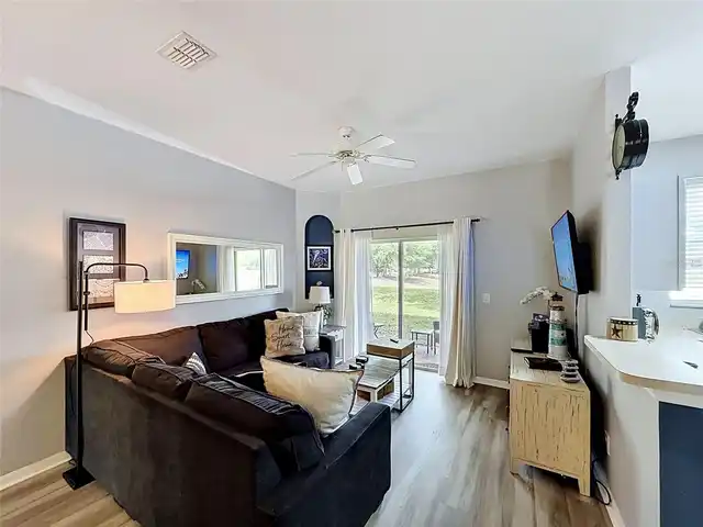 Listing Photo 9