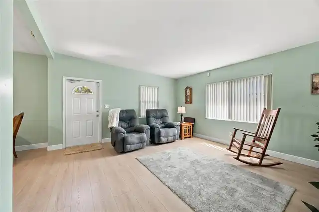 Listing Photo 8