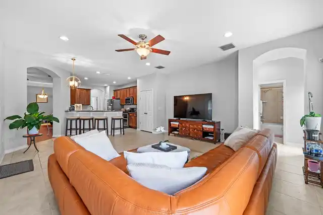 Listing Photo 12